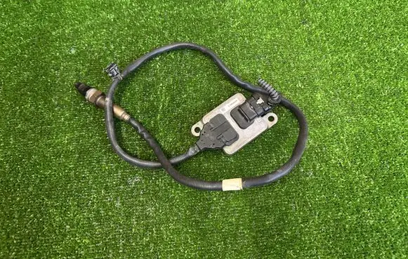 Volkswagen PASSAT B8 Lambda probe sensor 04L907805G