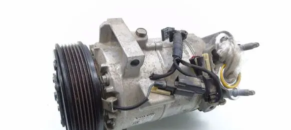 Volvo XC40 Air conditioning (A/C) compressor (pump) 32260849