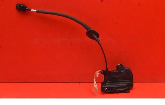 Renault Clio I Rear door lock 825016604R