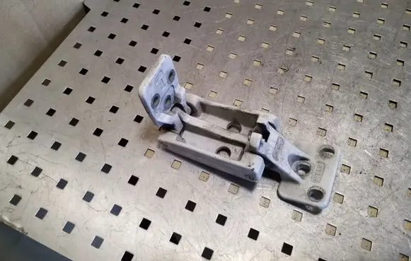 Mercedes-Benz Sprinter W906 Front door lower hinge 
