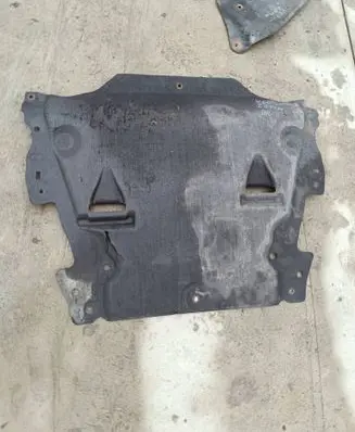 Volvo V60 Engine splash shield/under tray