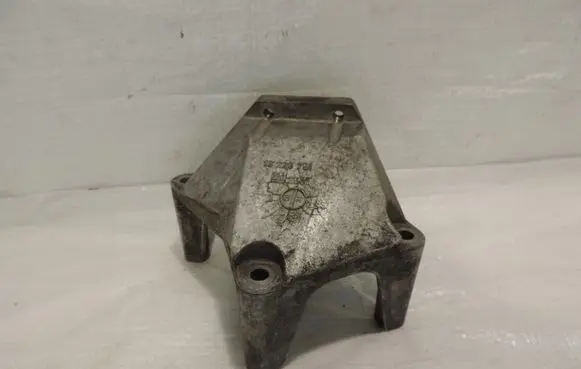 Opel Meriva B Engine mounting bracket 13226751