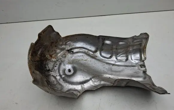 Volvo XC90 Heat shield in engine bay 32290194