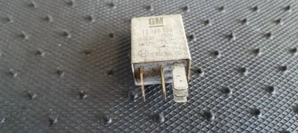 Opel Corsa C Other relay 13100504 GM13100504