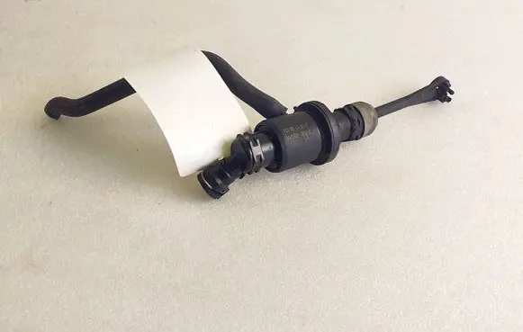 Nissan Qashqai Master brake cylinder 306104BG1A 01817005