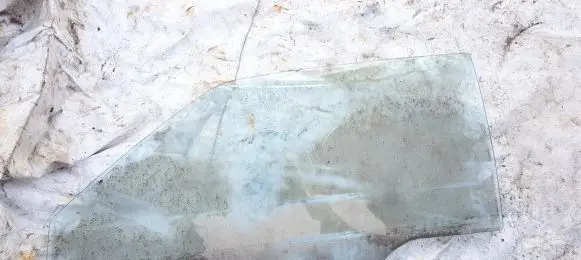Mazda 323 Front door window glass four-door