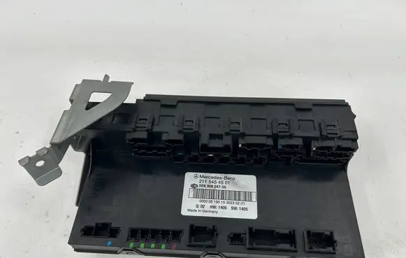 Mercedes-Benz E W211 Fuse module 2115454501