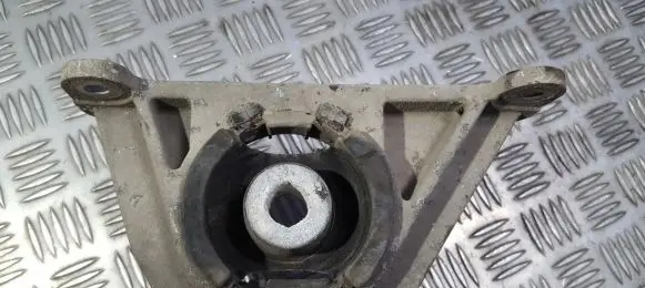 Engine mount bracket