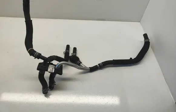 Engine coolant pipe/hose