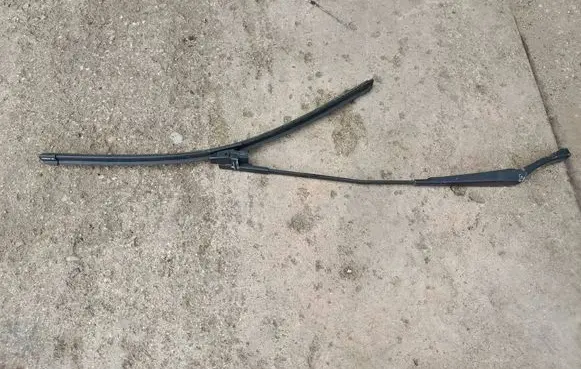 Volkswagen Golf Plus Front wiper blade arm 5M0955409A