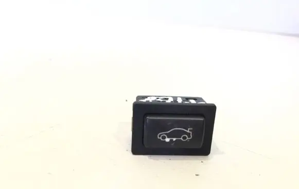 Tailgate opening switch