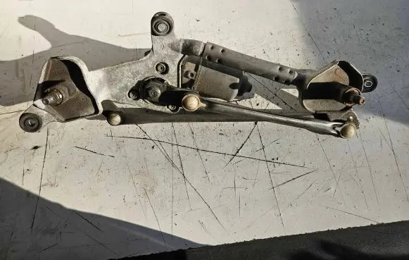Suzuki SX4 Front wiper linkage and motor AE1593000850 3811081K00