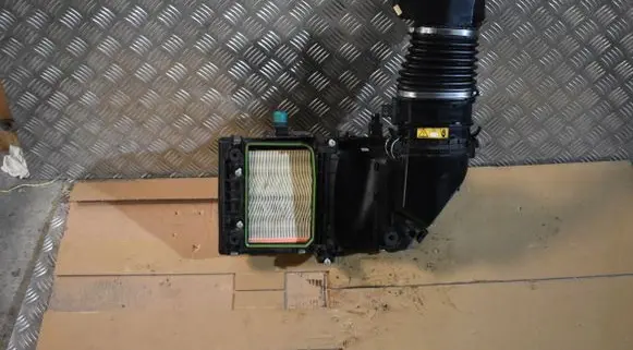 Mercedes-Benz GLE W167 Air filter box cover 