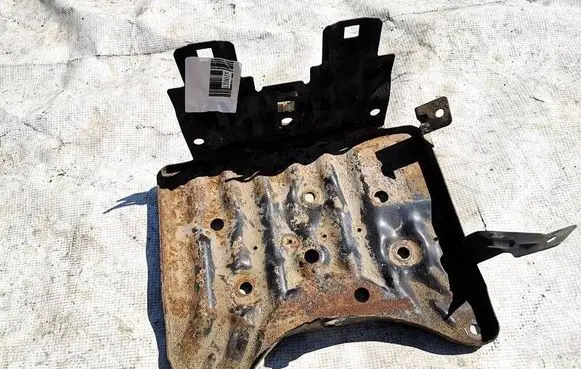 Nissan Quest Battery bracket 