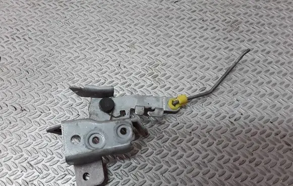 Nissan Primera Fuel tank cap lock 