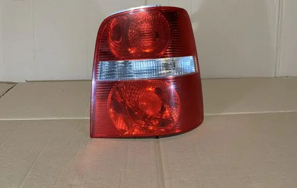 Volkswagen Touran I Rear/tail lights 1T0945096F