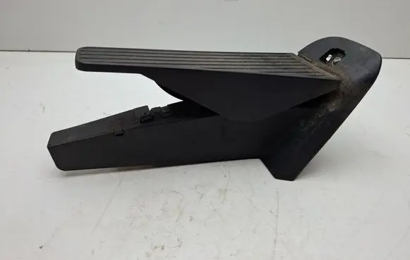 Volvo V60 Accelerator throttle pedal 32212451