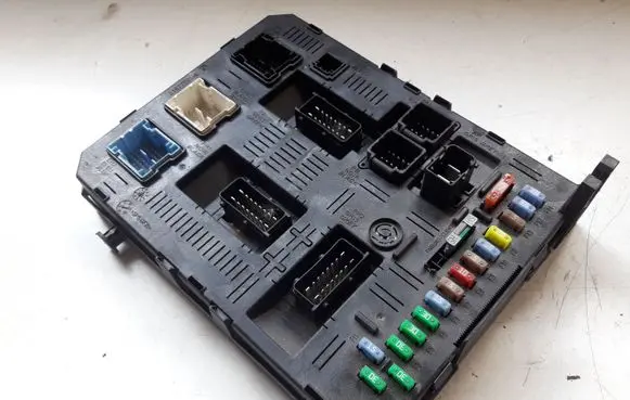 Citroen C4 I Fuse module