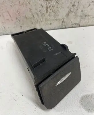 Mercedes-Benz E W211 Glove box 6801952