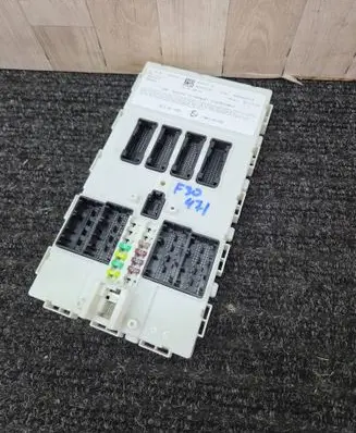 BMW 3 F30 F35 F31 Central body control module 8709212 61358709212 116RI001052