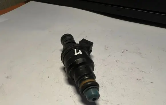 Audi A4 S4 B5 8D Fuel injector 0280150447 058133551