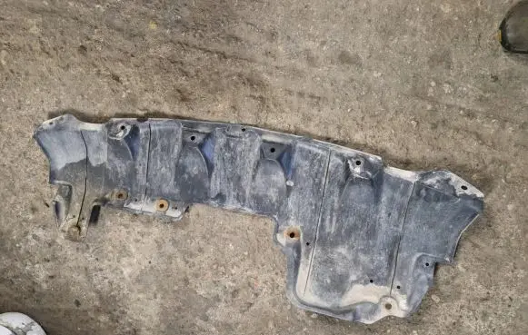 Front bumper skid plate/under tray