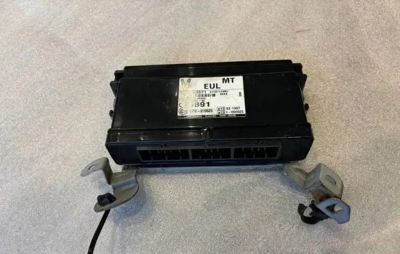 Subaru Legacy Comfort/convenience module 88281AG671 97RI010625 X1T21173M1