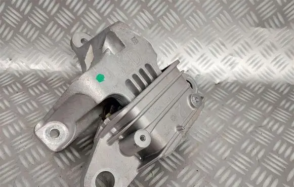 Ford Kuga III Engine mount vacuum valve LX637M121DB