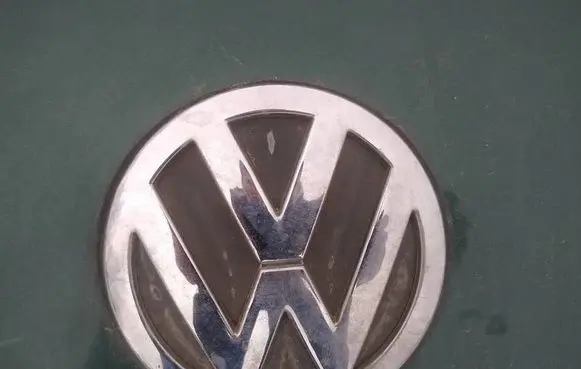 Volkswagen Polo III 6N 6N2 6NF Manufacturer badge logo/emblem 