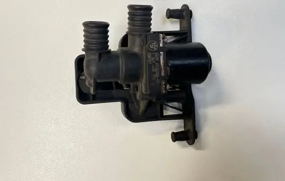 BMW 5 E60 E61 Coolant heater control valve 6920226