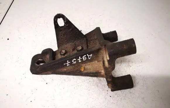 Suzuki Grand Vitara II Engine mounting bracket