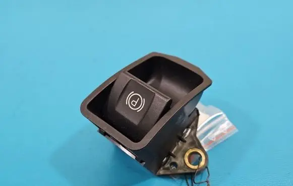 Toyota Avensis T270 Handbrake/parking brake auto hold switch 8439005010 IMPRK1579584