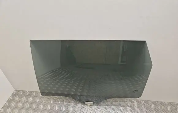 Hyundai Santa Fe Rear door window glass E000008