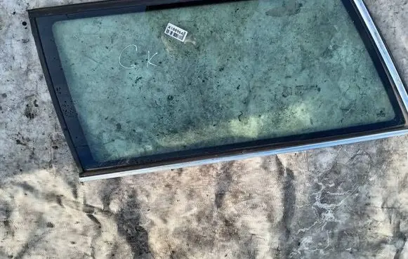 Rear side window