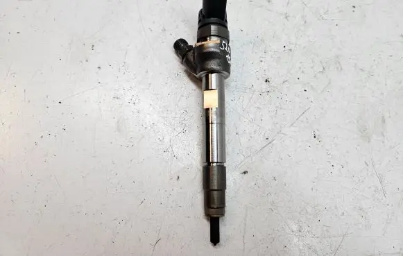 BMW 5 F10 F11 Fuel injector 8514148