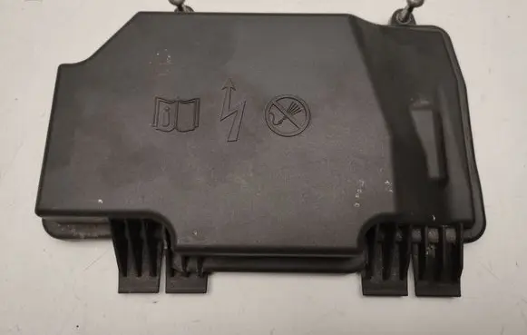 Mercedes-Benz E W213 Fuse box cover A2055400182