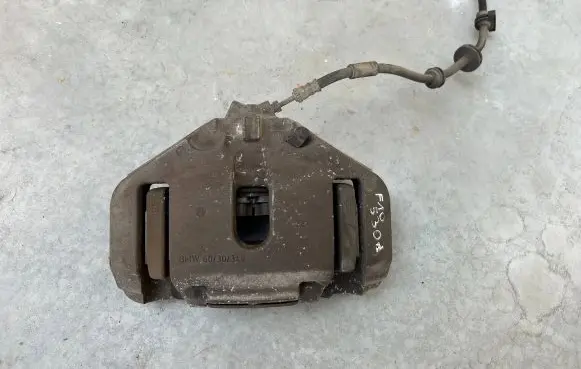 BMW 5 F10 F11 Front brake caliper 6030348