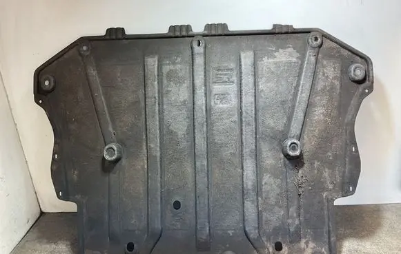 Volvo XC40 Engine splash shield/under tray 32241087