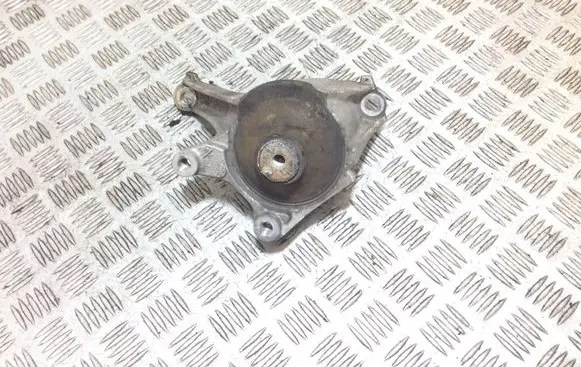 Honda Civic Engine mount bracket