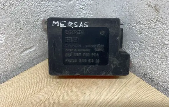 Mercedes-Benz E W124 Airbag control unit/module 0038200610 0285001050
