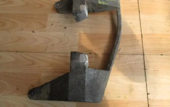 Mercedes-Benz Vito Viano W638 Engine mount bracket A2126900807