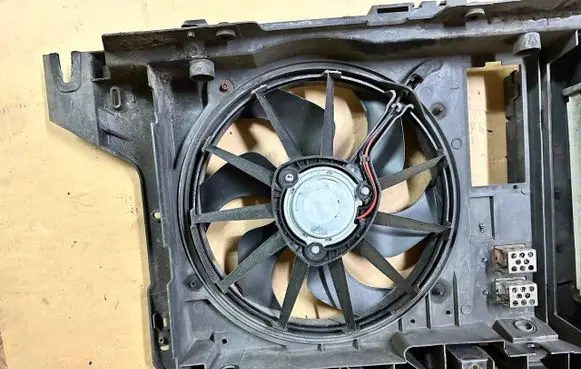Citroen C5 Coolant radiator 9463976980