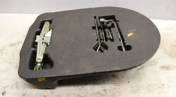 Honda Accord Spare wheel mounting bracket 