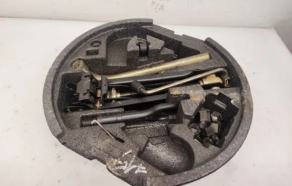 Skoda Octavia Mk2 (1Z) Tool set 1Z0012115B 1K0011031K