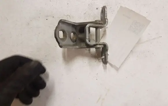 Renault Megane II Front door upper hinge 029139