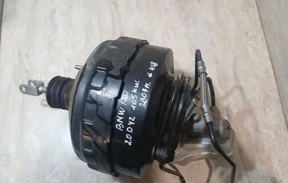 BMW 1 E81 E87 Brake booster 6775929