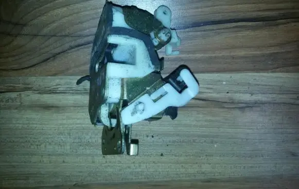 Mitsubishi Space Wagon Rear door lock