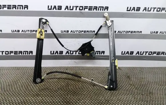 Volkswagen Tiguan Front door window regulator with motor 5NA837462 5Q0959801C