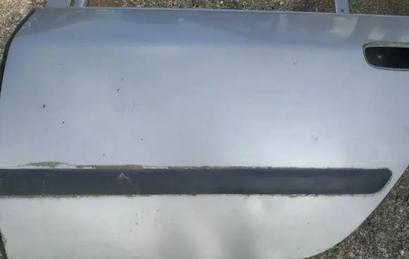 Rear door trim (molding)