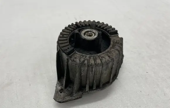 Engine mount bracket
